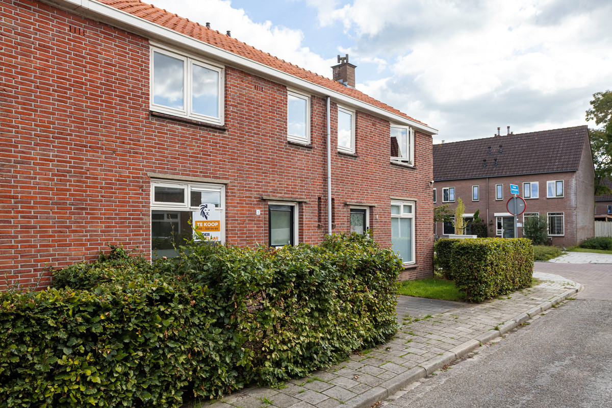 Tussenwoning te koop: Abraham Steenhagenstraat 3, Almelo