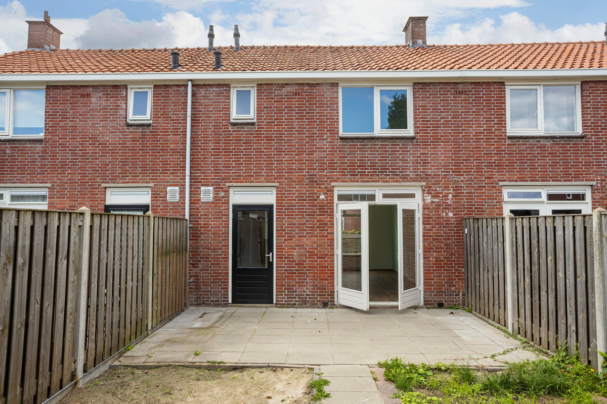 Tussenwoning te koop: Abraham Steenhagenstraat 3, Almelo