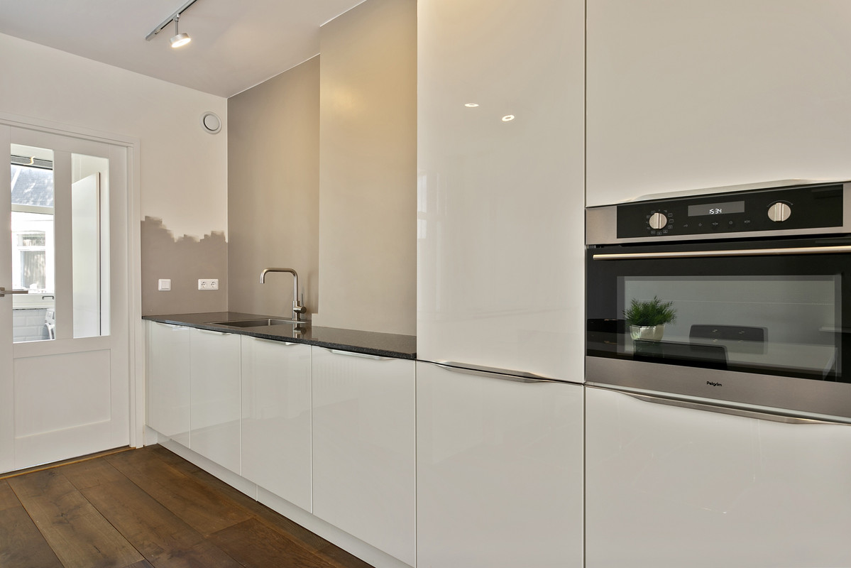 Studio te huur: Van Hogendorpstraat 96-3, Amsterdam