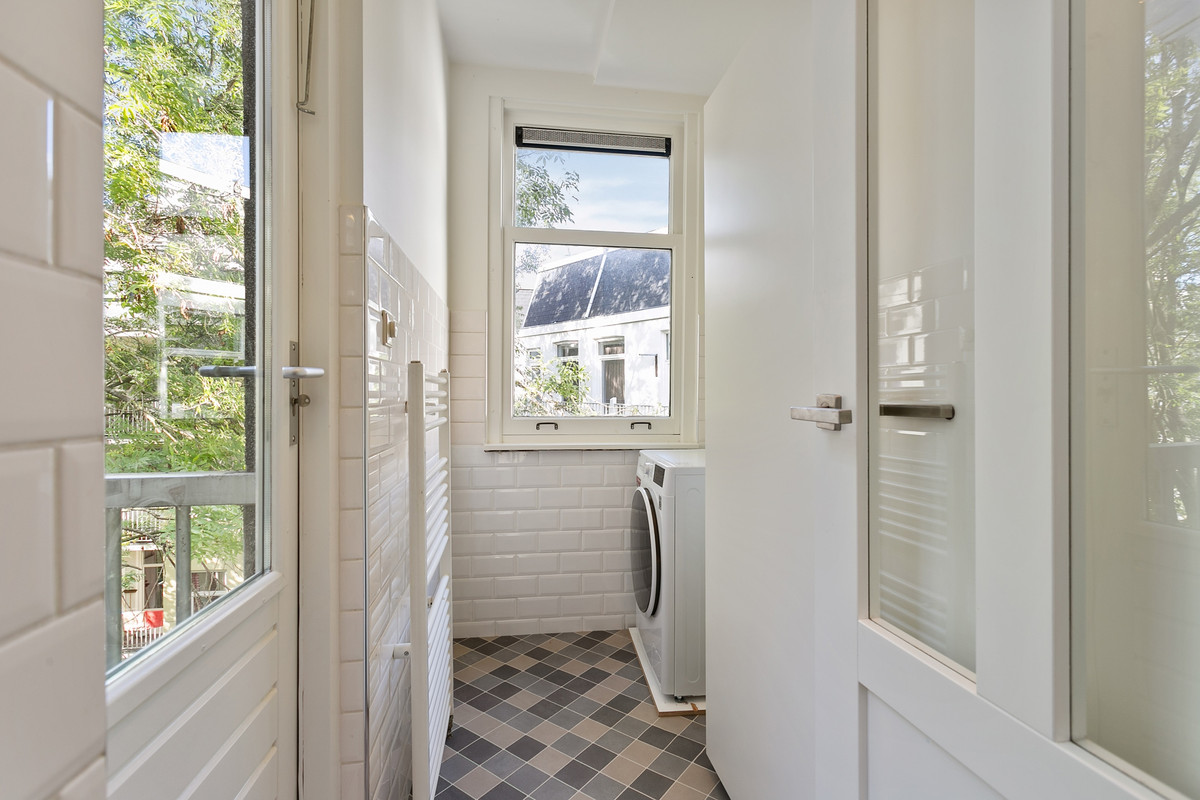 Studio te huur: Van Hogendorpstraat 96-3, Amsterdam