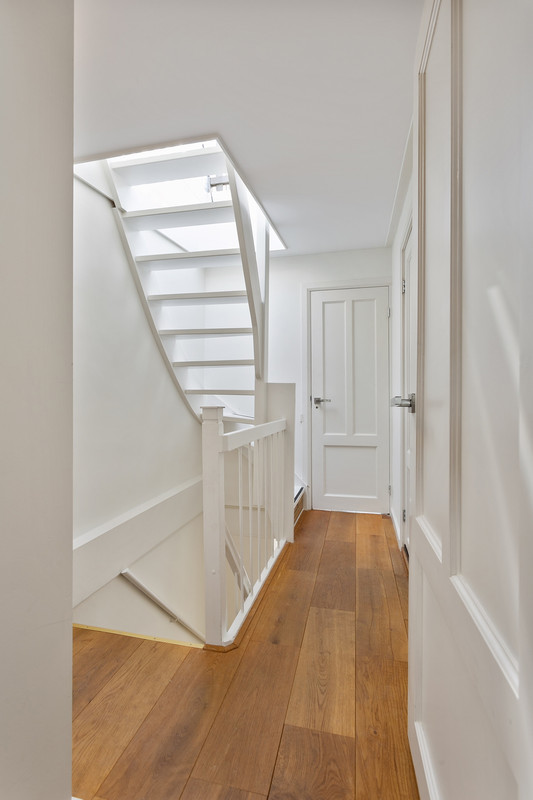 Studio te huur: Van Hogendorpstraat 96-3, Amsterdam