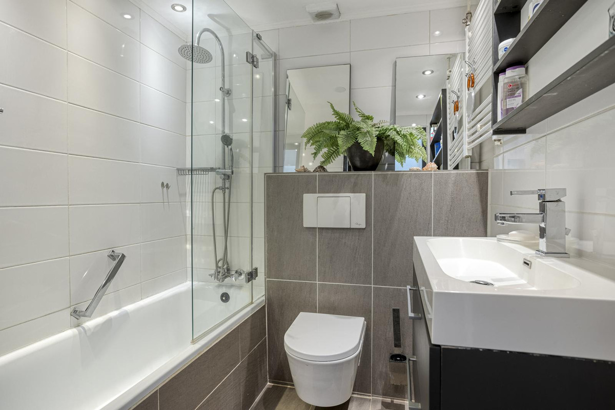 Tussenwoning te koop: Amerongenstraat 33BIS, Breda