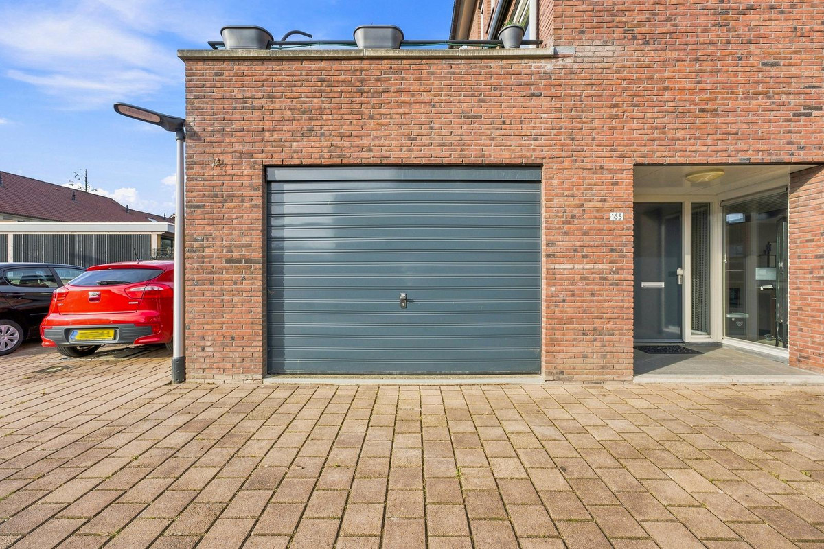 Hoekwoning te koop: Amandelgaarde 165, Hendrik-Ido-Ambacht