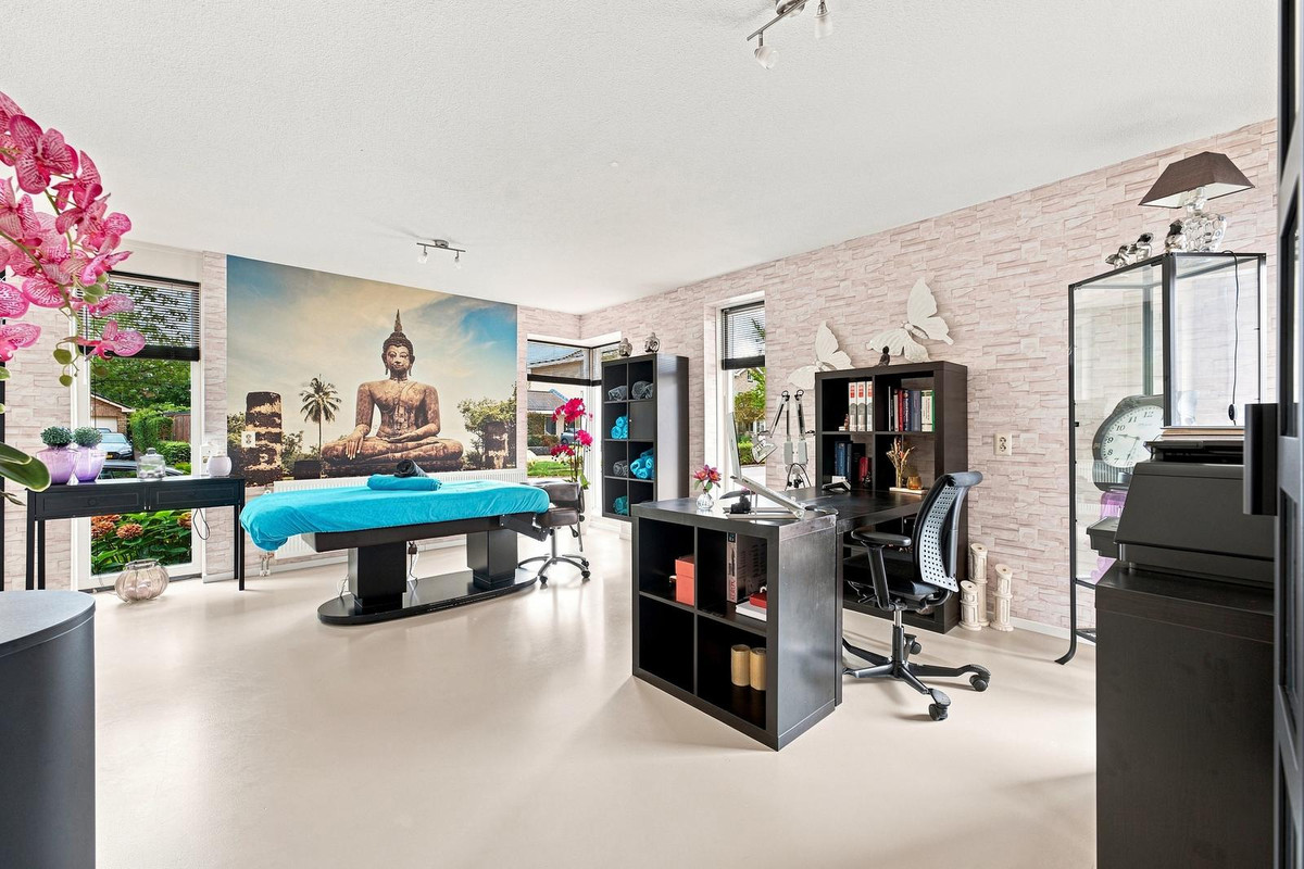 Hoekwoning te koop: Amandelgaarde 165, Hendrik-Ido-Ambacht