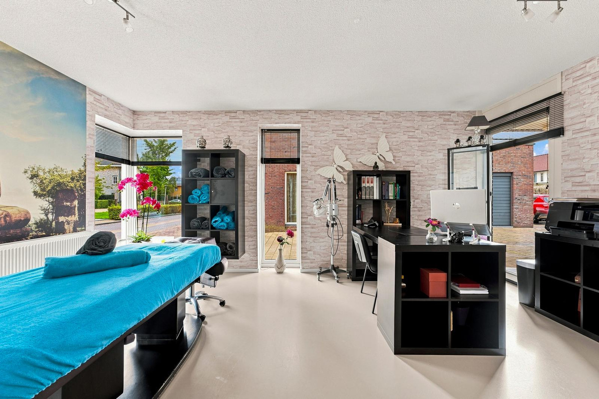 Hoekwoning te koop: Amandelgaarde 165, Hendrik-Ido-Ambacht