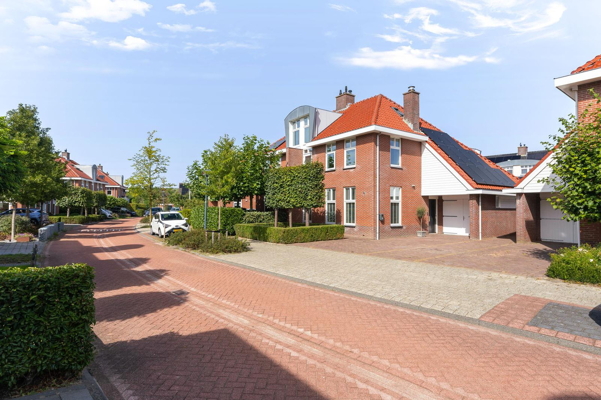 Twee-onder-één-kap te koop: Mari Andriessenhof 16, Hoorn