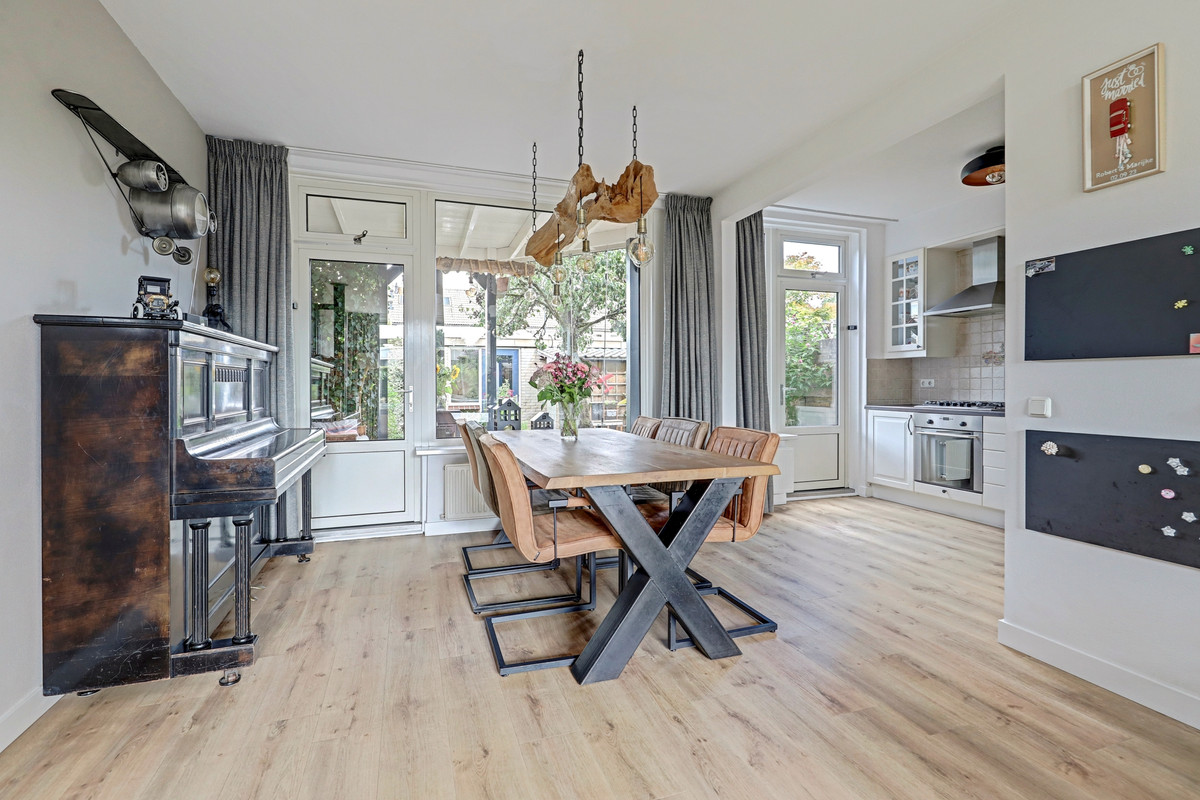 Tussenwoning te koop: Kruizemuntstraat 203, Apeldoorn