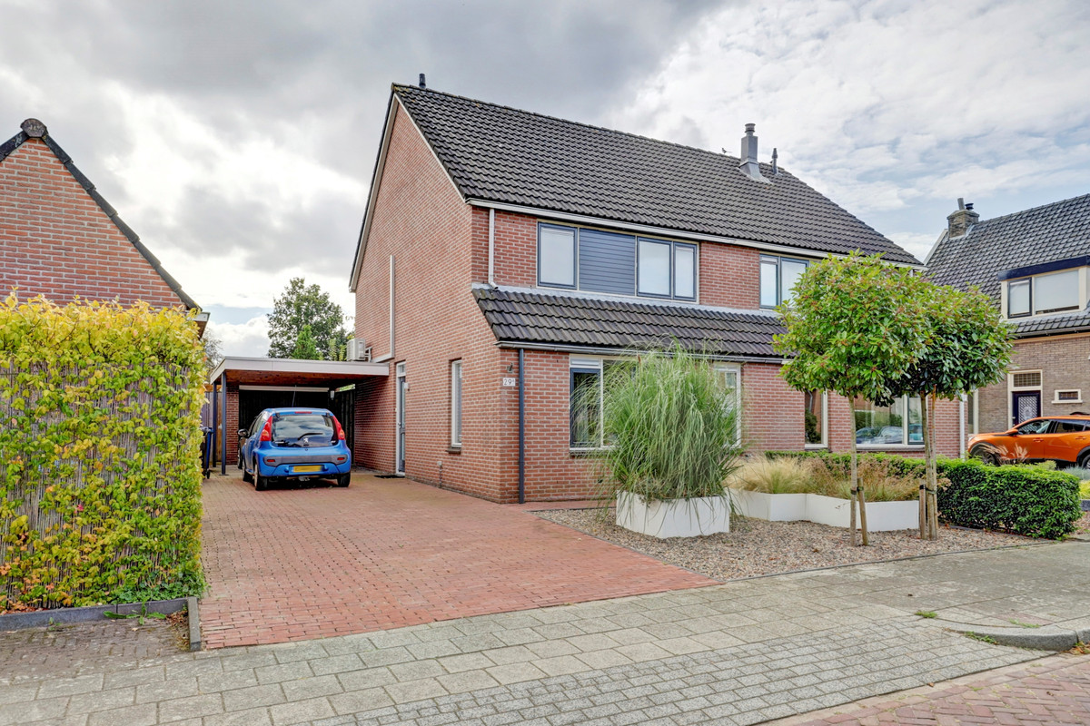 Twee-onder-één-kap te koop: Frans van Mierisstraat 29A, Apeldoorn