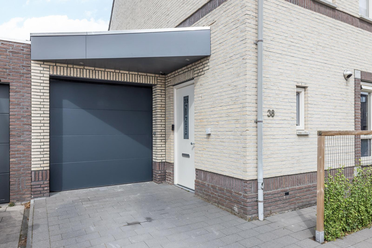 Tussenwoning te koop: Dienst 38, Brunssum