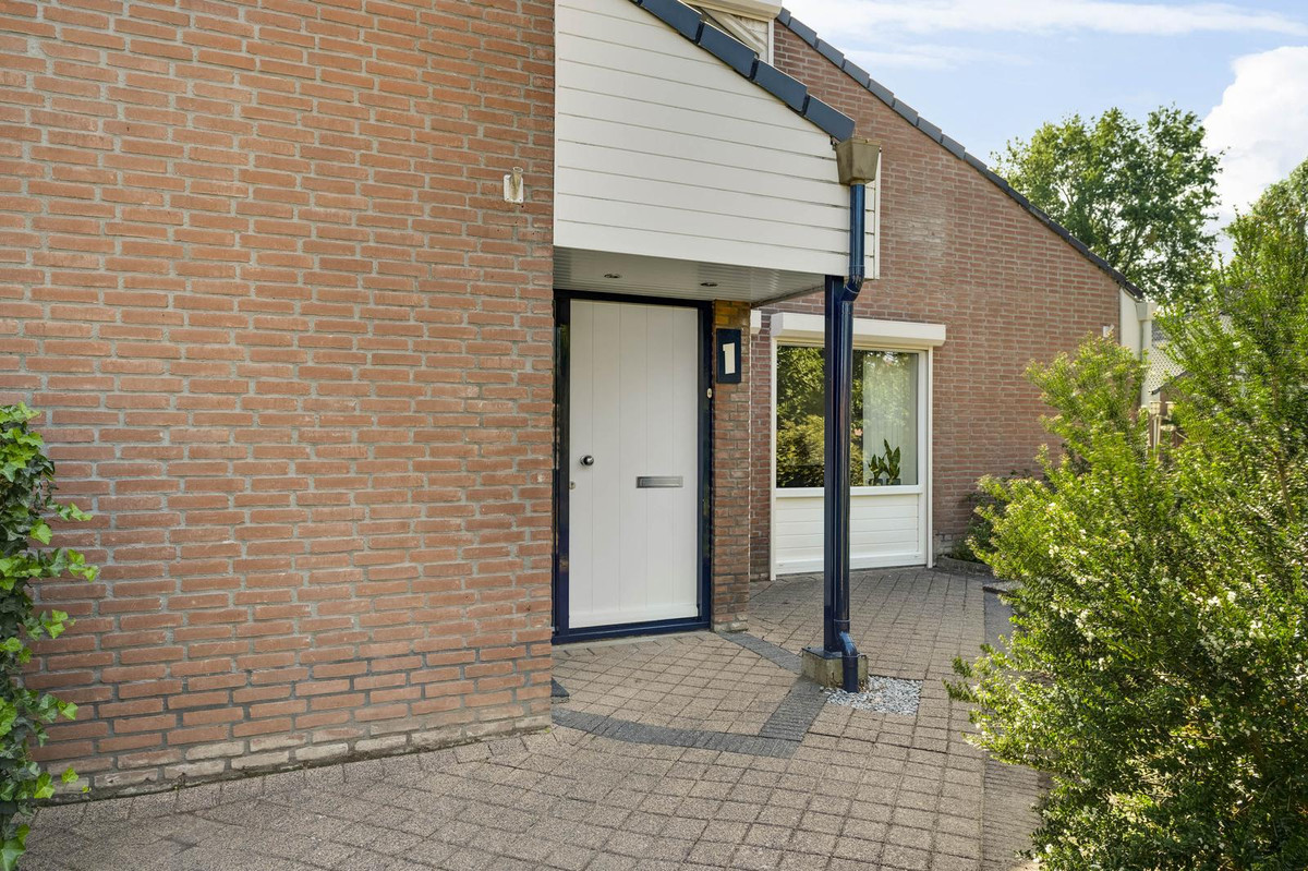Tussenwoning te koop: Hogerweide 1, Weert