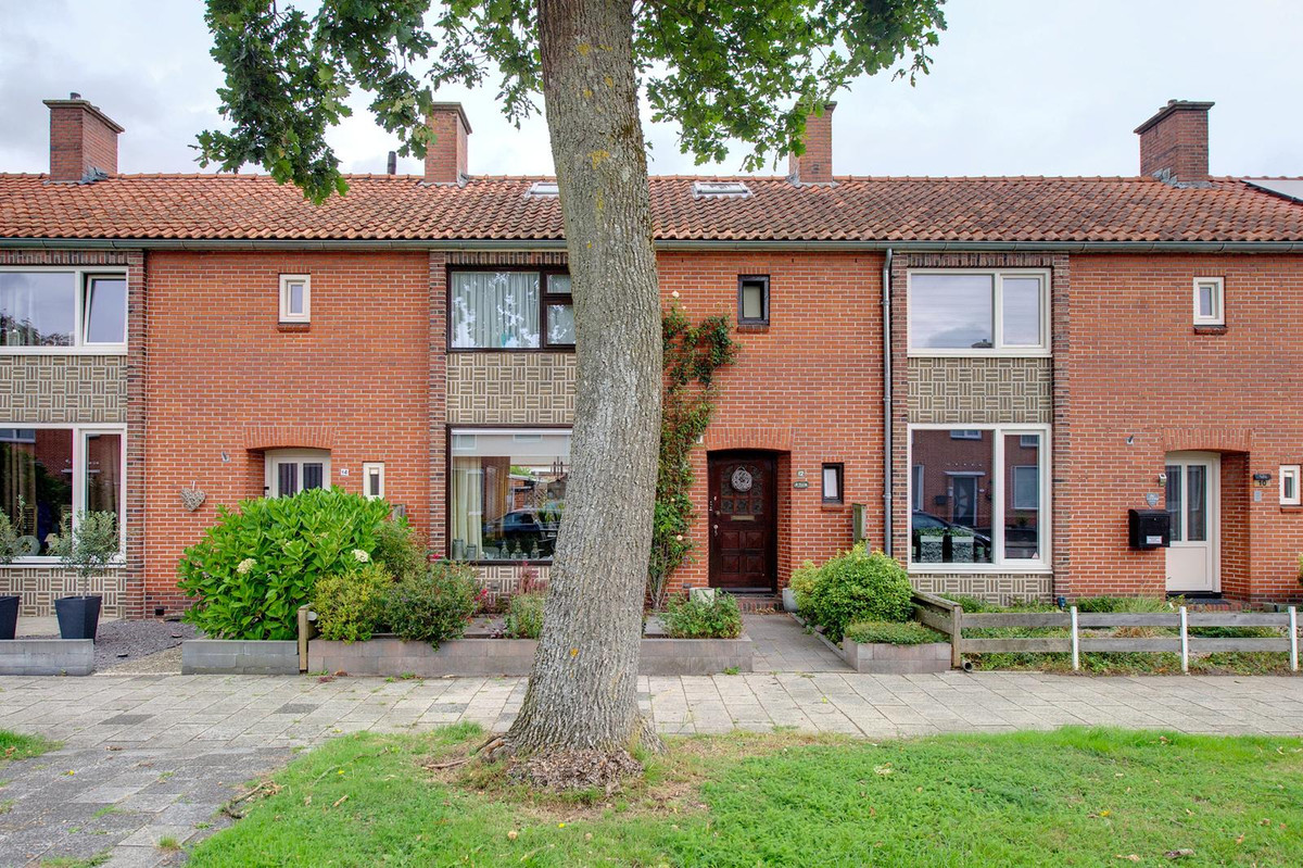 Tussenwoning te koop: Van Heemskerckstraat 12, Hoogezand
