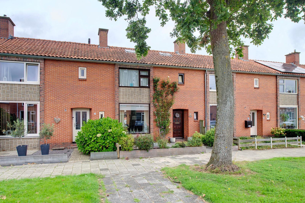 Tussenwoning te koop: Van Heemskerckstraat 12, Hoogezand