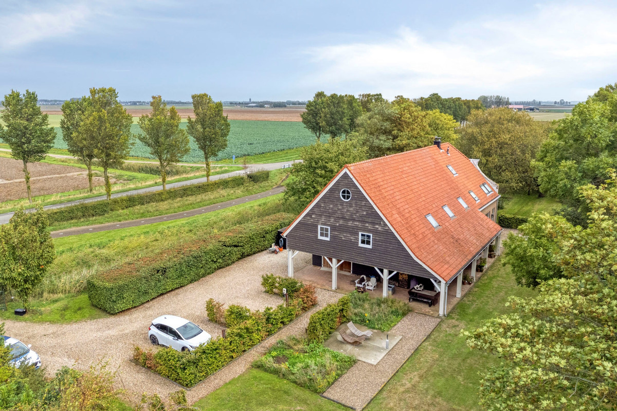 Vrijstaande woning te koop: Zuiddijk 3, Herkingen