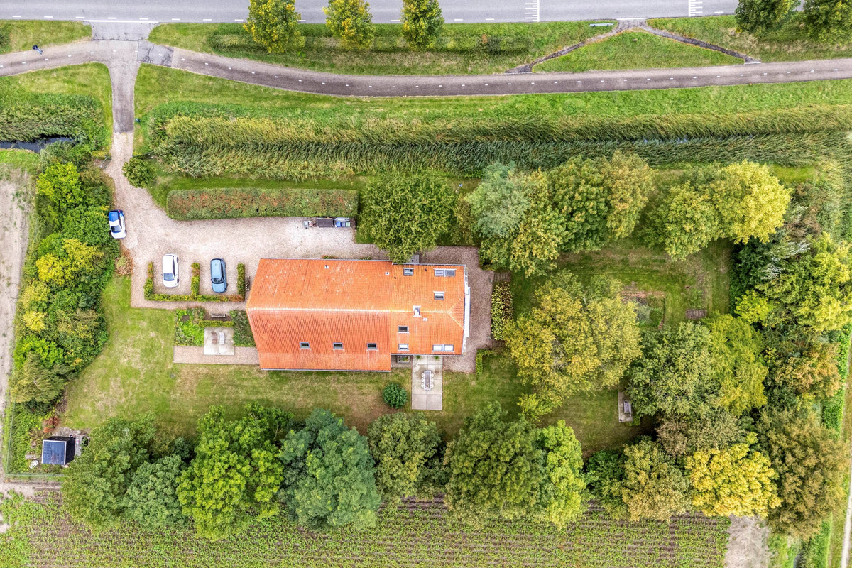 Vrijstaande woning te koop: Zuiddijk 3, Herkingen