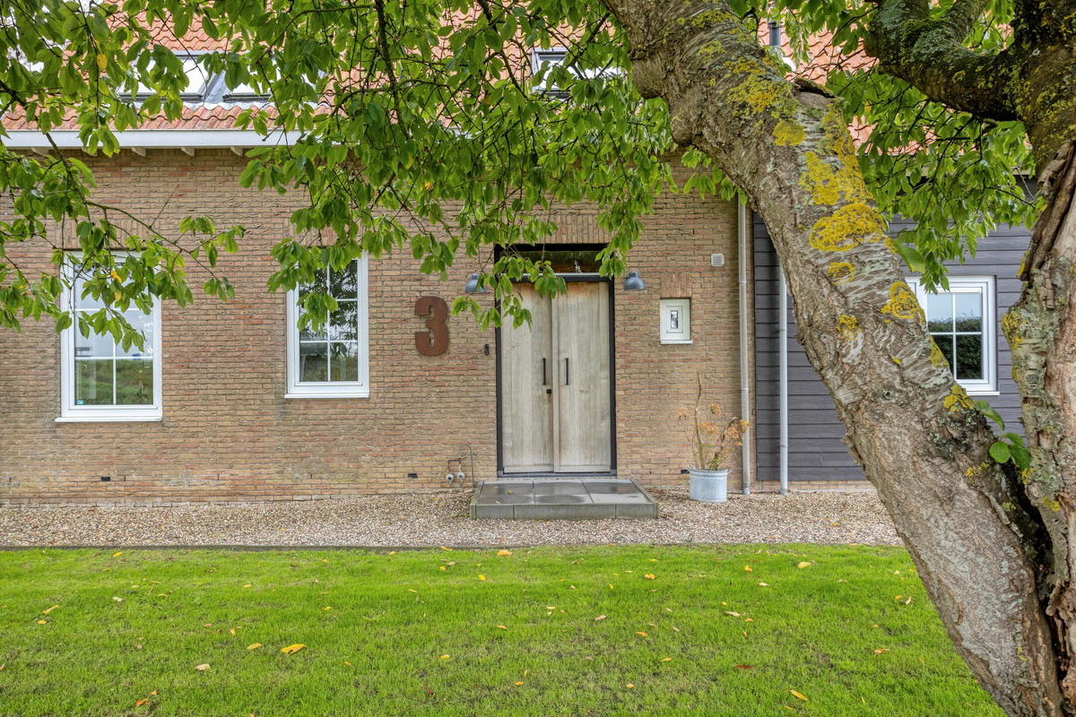 Vrijstaande woning te koop: Zuiddijk 3, Herkingen