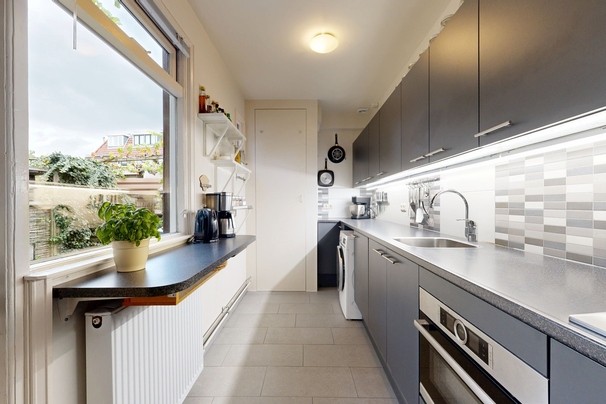 Tussenwoning te koop: Magdalena Moonsstraat 66, Leiden