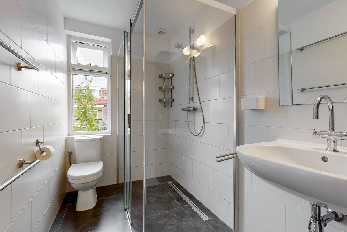 Tussenwoning te koop: Magdalena Moonsstraat 66, Leiden