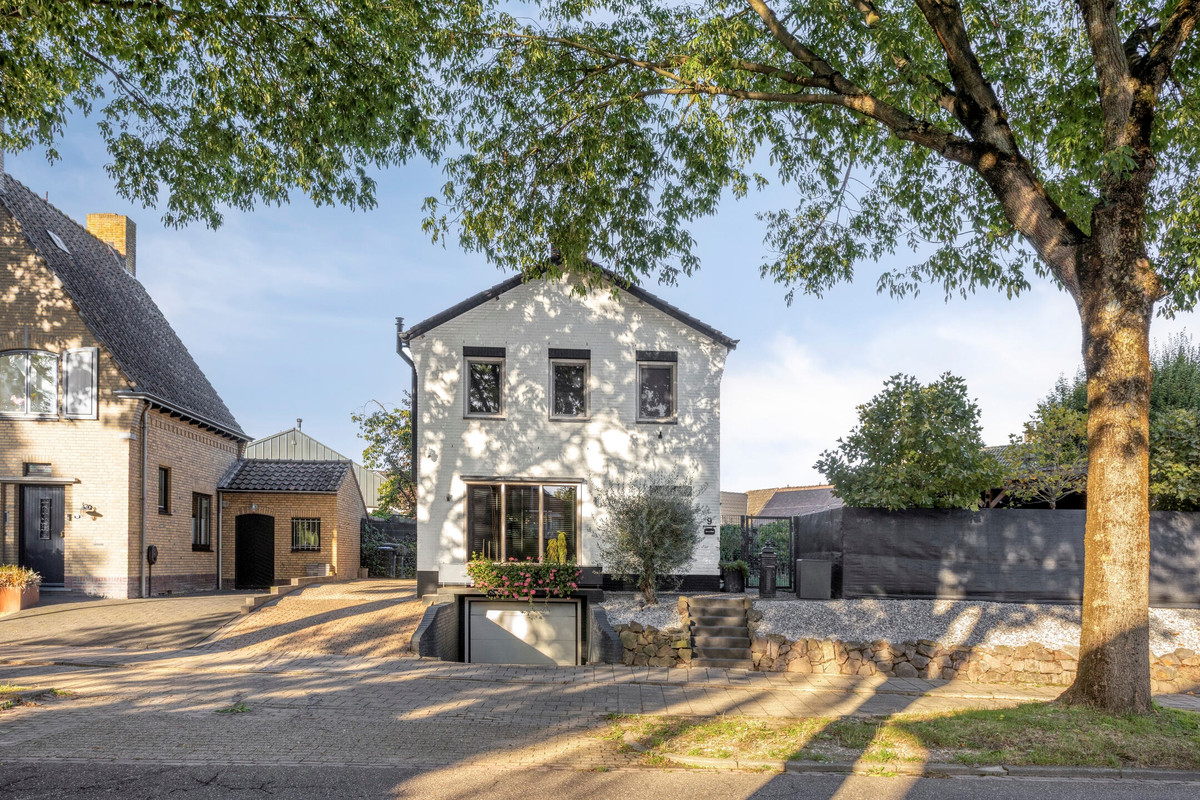 Vrijstaande woning te koop: Heerlenerweg 9, Sittard