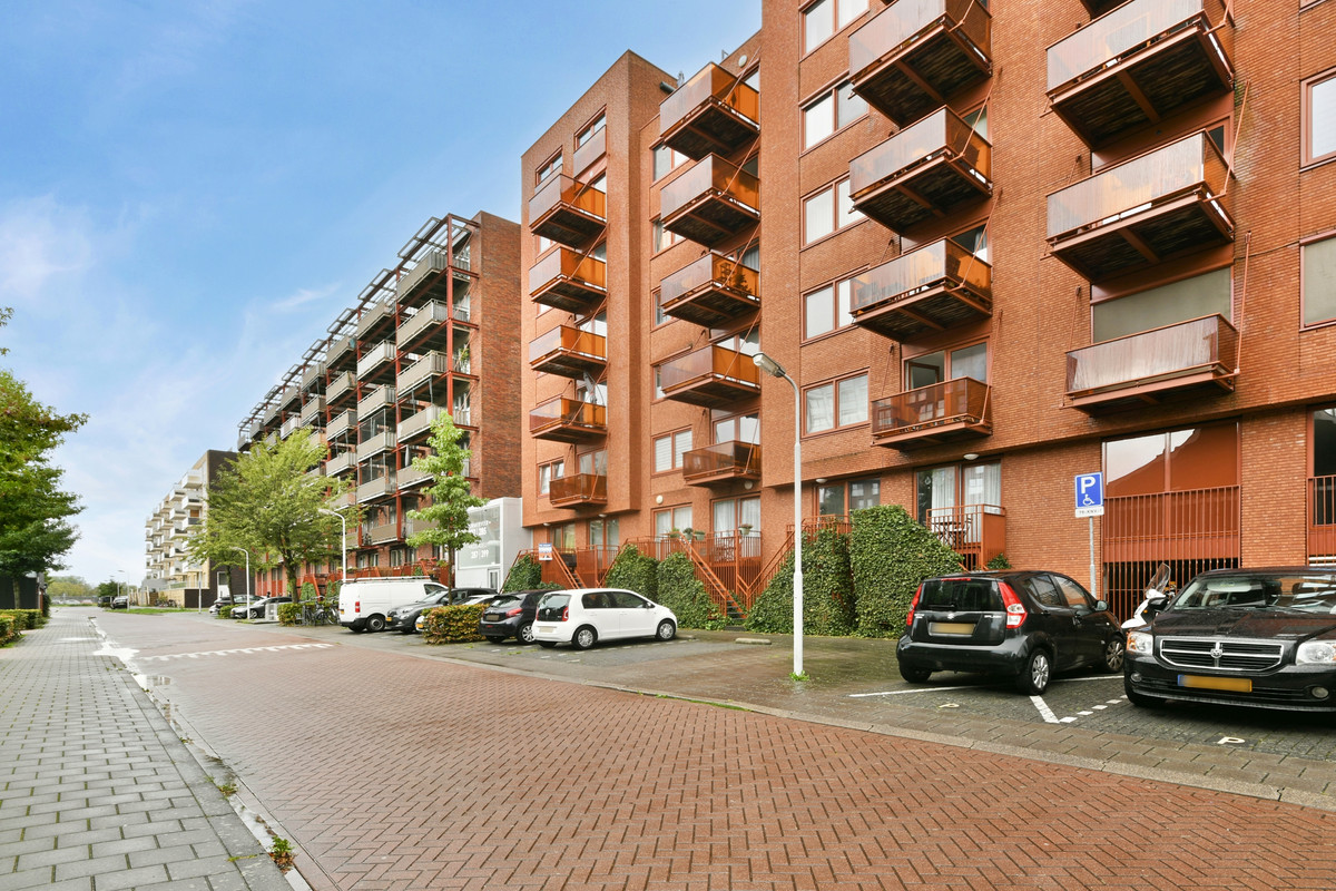 Appartement te koop: Vurehout 353, Zaandam