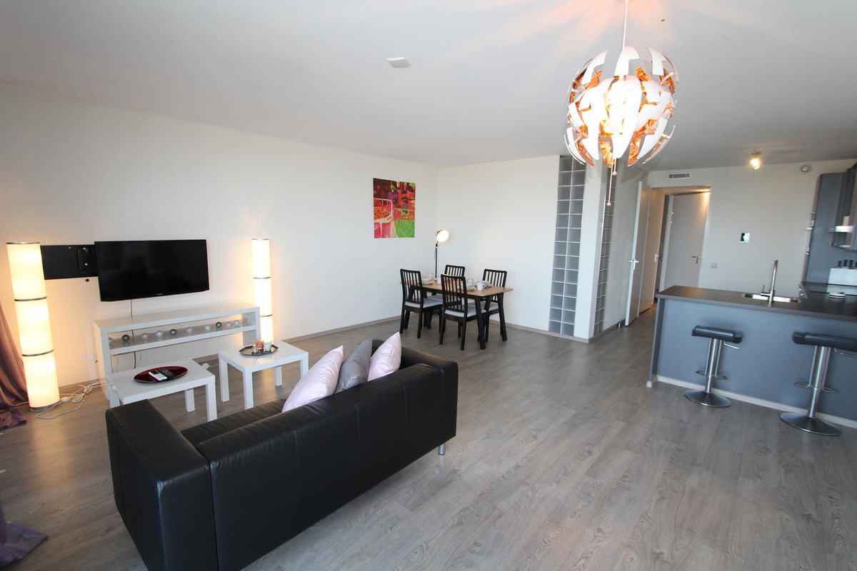 Appartement te huur: Raadhuisplein 194, Hoofddorp