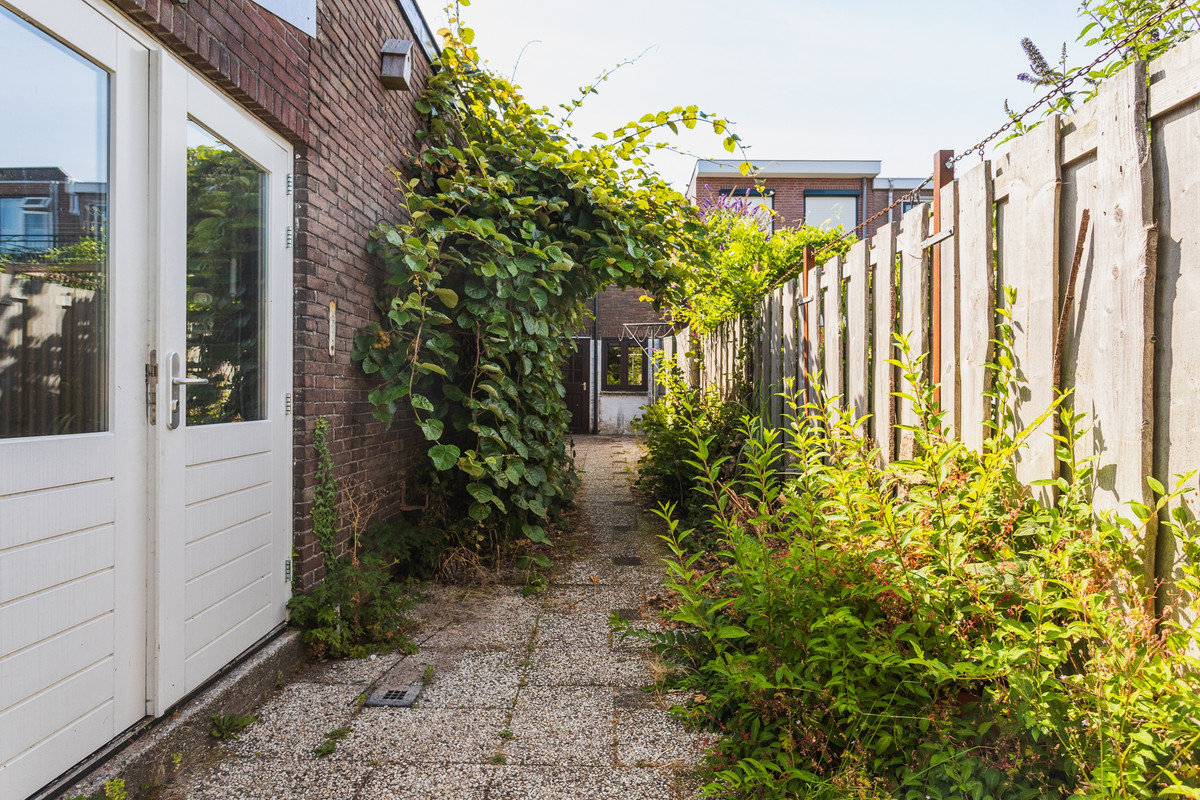 Twee-onder-één-kap te koop: Delftsestraatweg 188, Delfgauw