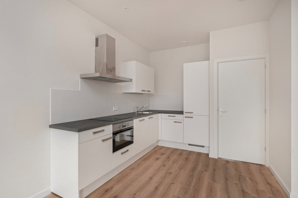 Appartement te koop: Maaskade 99B02, Rotterdam