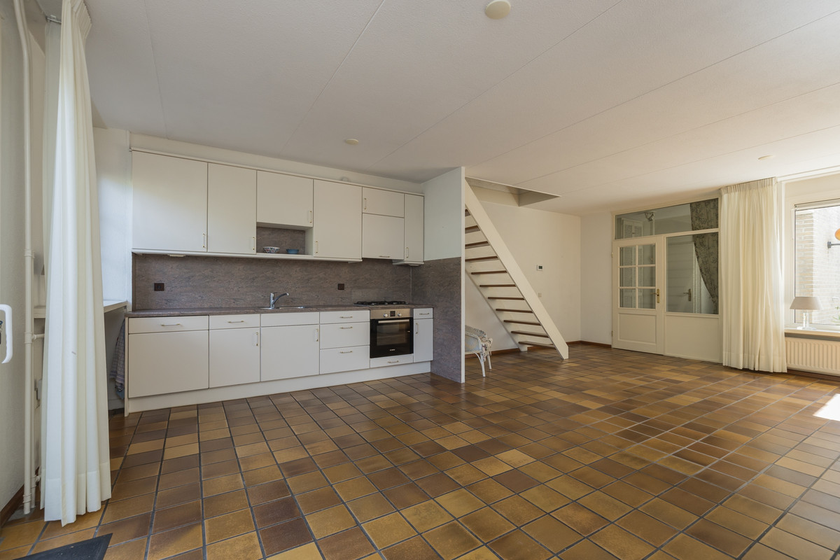 Tussenwoning te koop: Meidoornplantsoen 32, Lisse