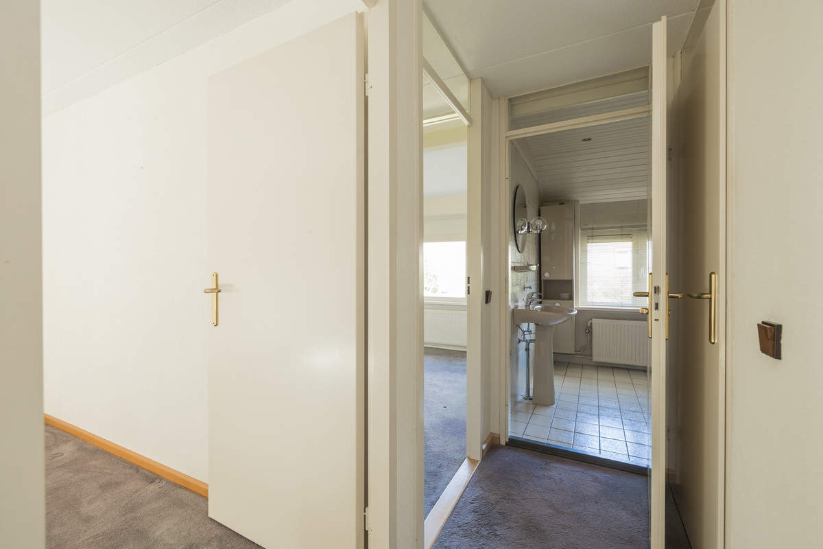 Tussenwoning te koop: Meidoornplantsoen 32, Lisse