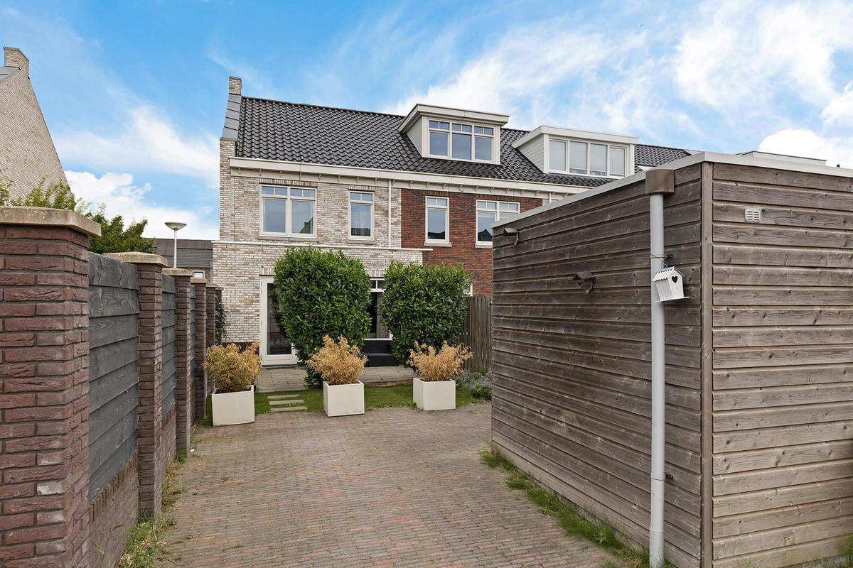 Hoekwoning te koop: Buizerd 22, Uithoorn