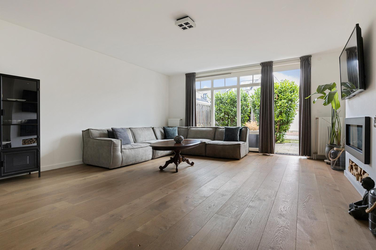 Hoekwoning te koop: Buizerd 22, Uithoorn