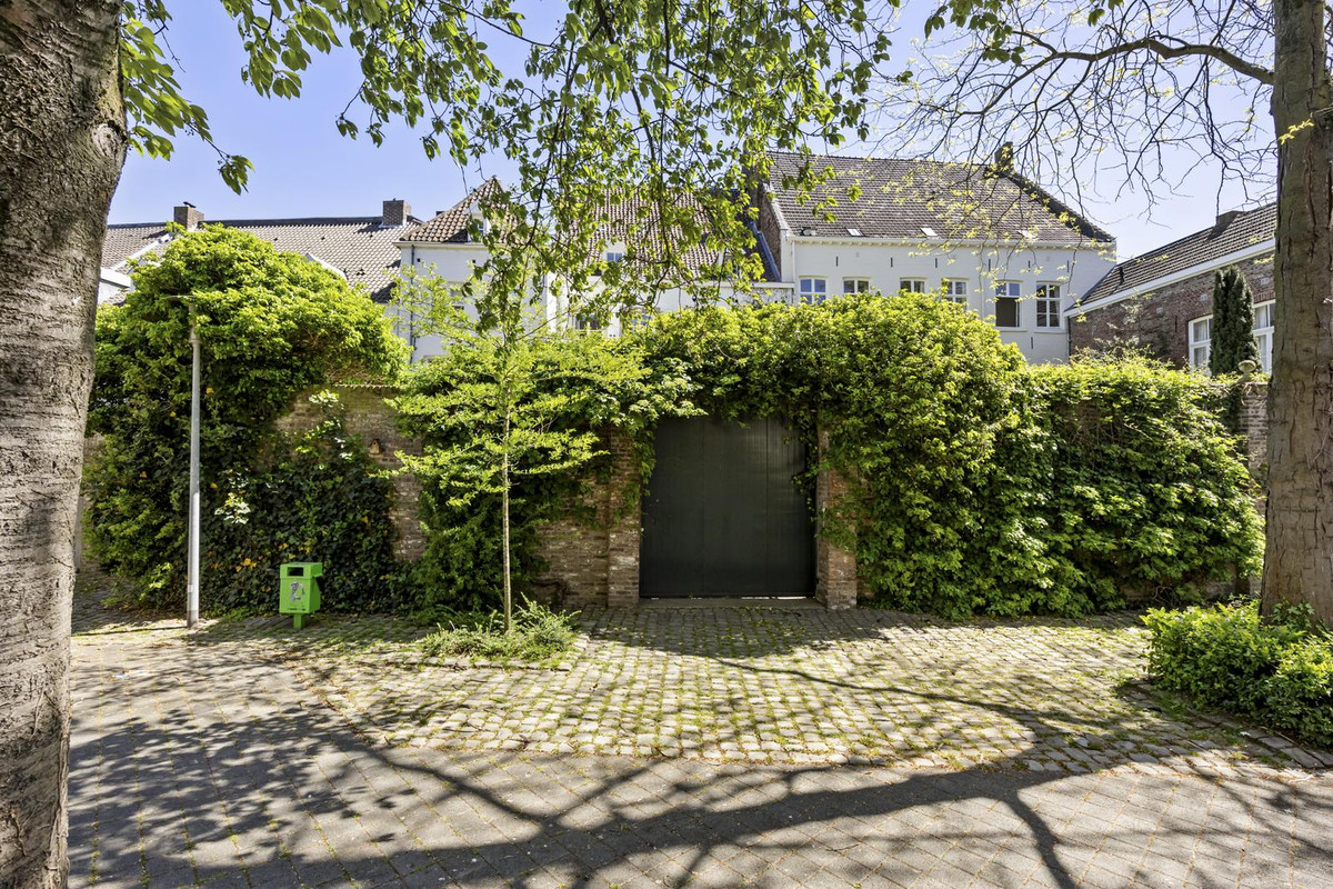 Studio te koop: van Hasseltkade 13C04, Maastricht