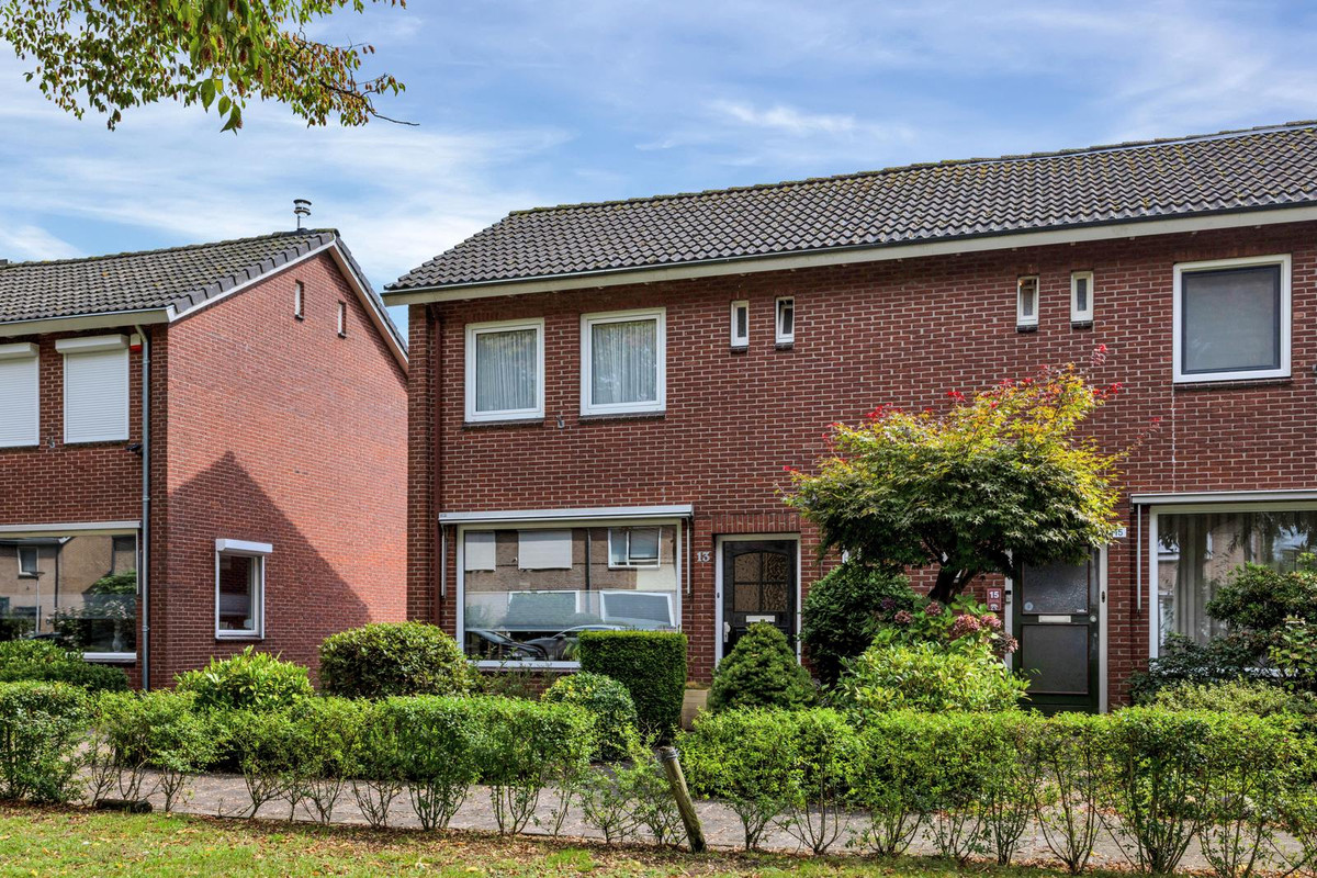 Twee-onder-één-kap te koop: Drentestraat 13, Enschede