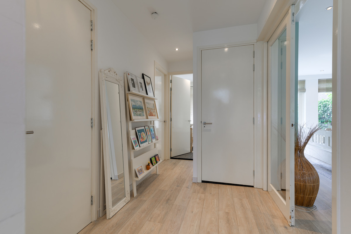 Appartement te koop: Van Ruysdaellaan 8, Leidschendam