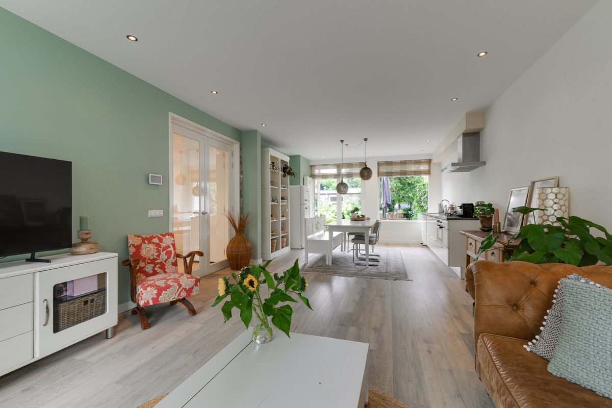 Appartement te koop: Van Ruysdaellaan 8, Leidschendam