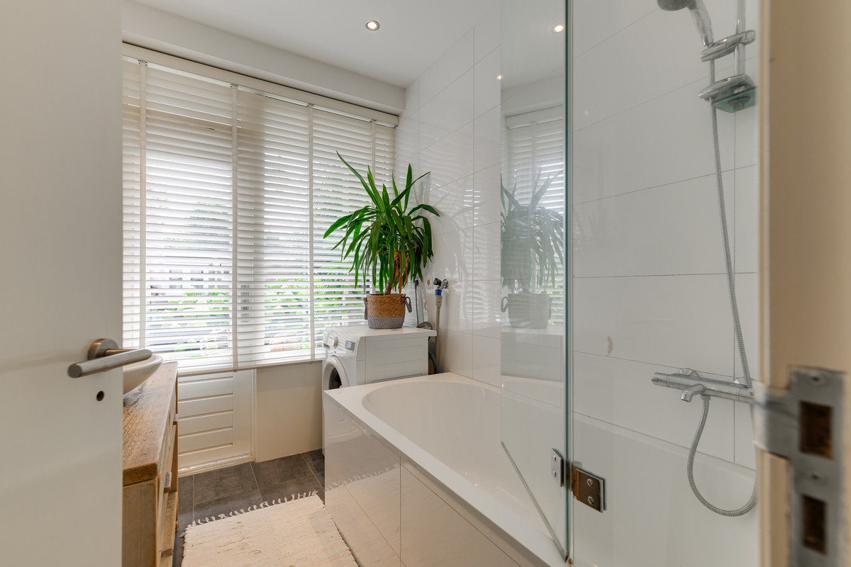 Appartement te koop: Van Ruysdaellaan 8, Leidschendam