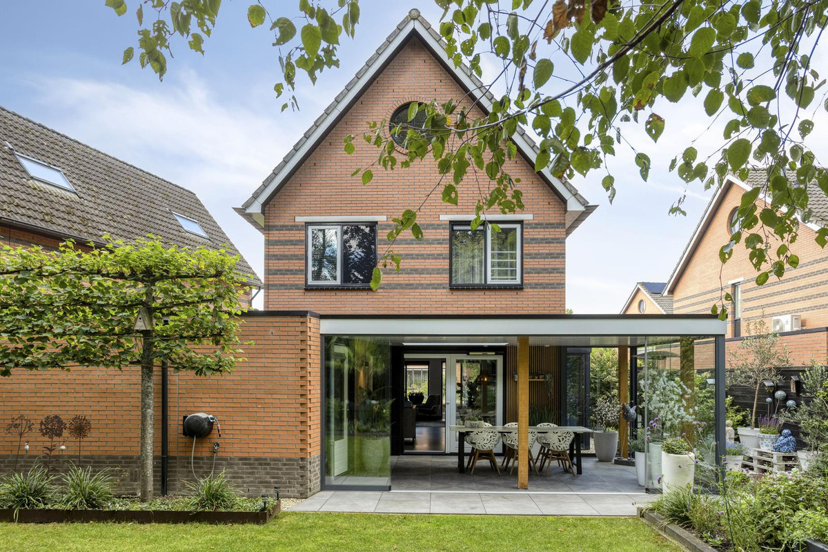 Vrijstaande woning te koop: Sientje van Houtenlaan 25, Enschede