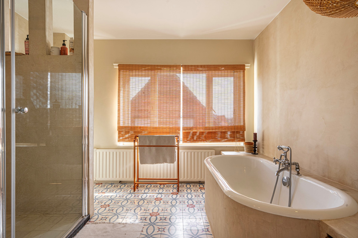 Vrijstaande woning te koop: Dorpsstraat 68, Woensdrecht