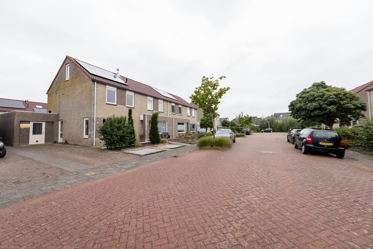 Hoekwoning te koop: Trêd 93, Sneek