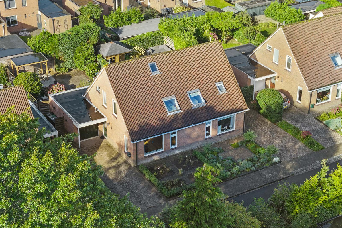 Twee-onder-één-kap te koop: Speenkruid 22, Roden