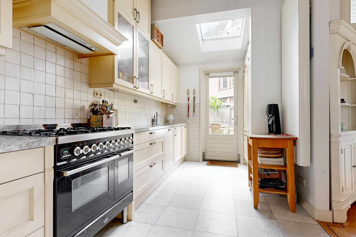 Tussenwoning te koop: Jan van Goyenkade 14, Leiden