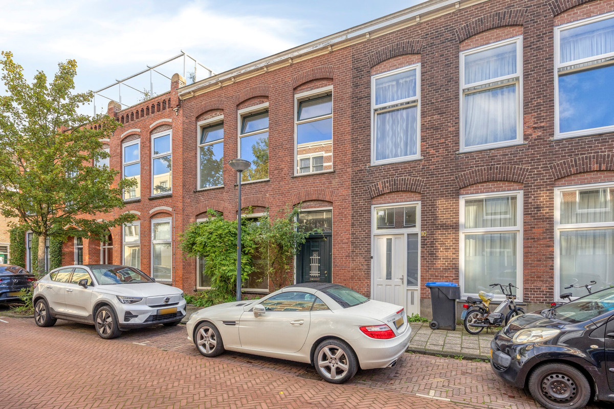 Tussenwoning te koop: Da Costastraat 8, Leiden