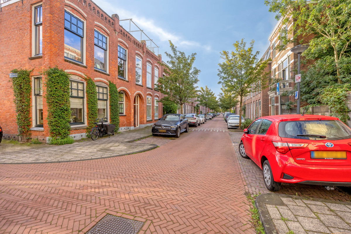 Tussenwoning te koop: Da Costastraat 8, Leiden