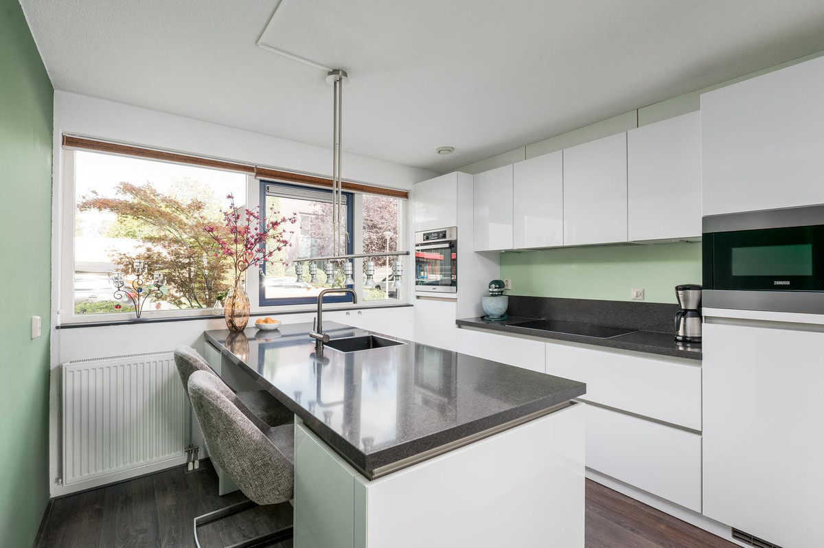 Tussenwoning te koop: Thérèse Schwartzestraat 48, Almere