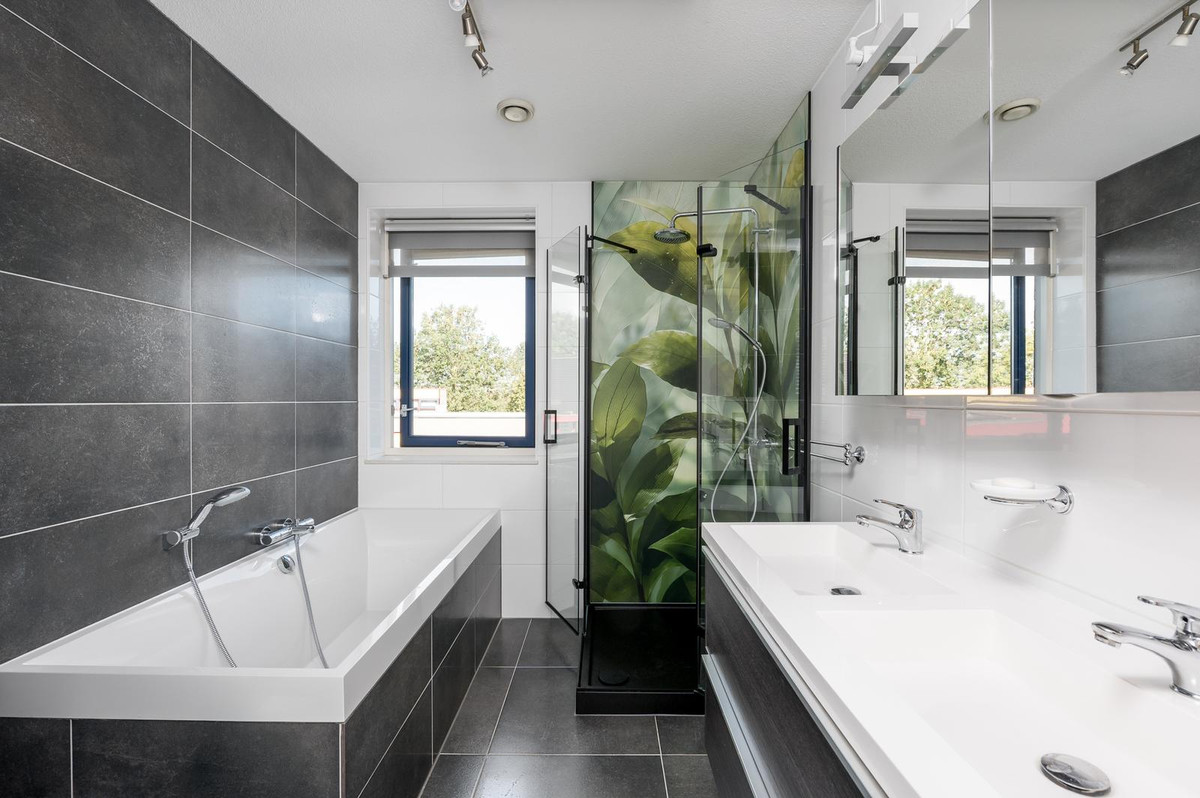 Tussenwoning te koop: Thérèse Schwartzestraat 48, Almere