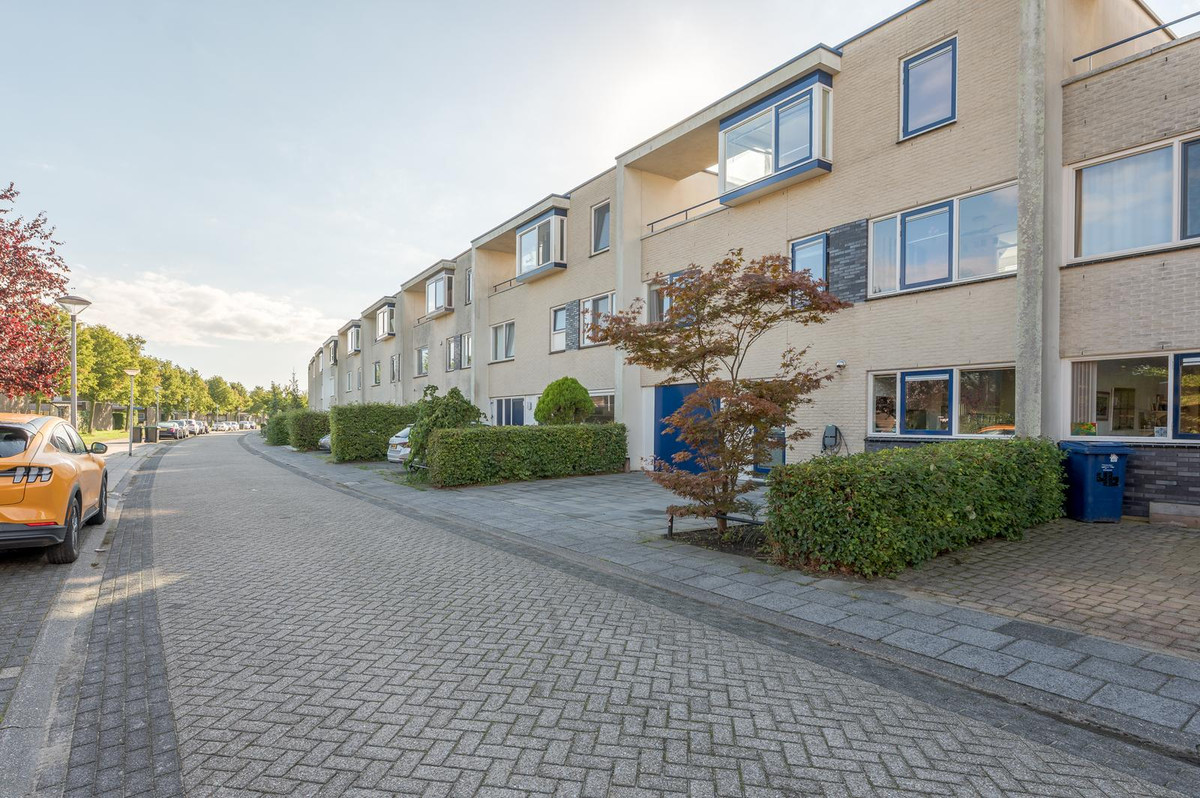 Tussenwoning te koop: Thérèse Schwartzestraat 48, Almere