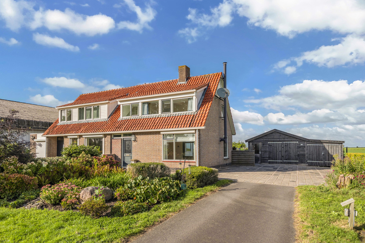 Twee-onder-één-kap te koop: Hopweg 62A, Rutten