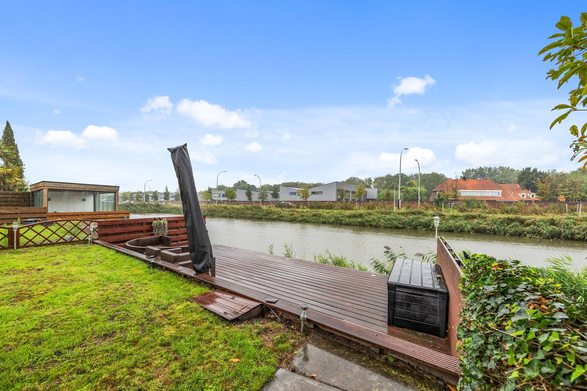 Hoekwoning te koop: Van Veendijk 26, 'S-Gravenhage