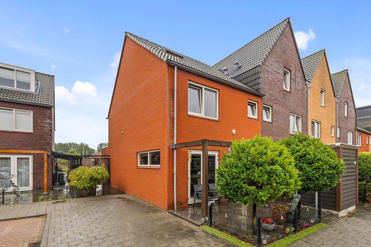 Hoekwoning te koop: Van Veendijk 26, 'S-Gravenhage