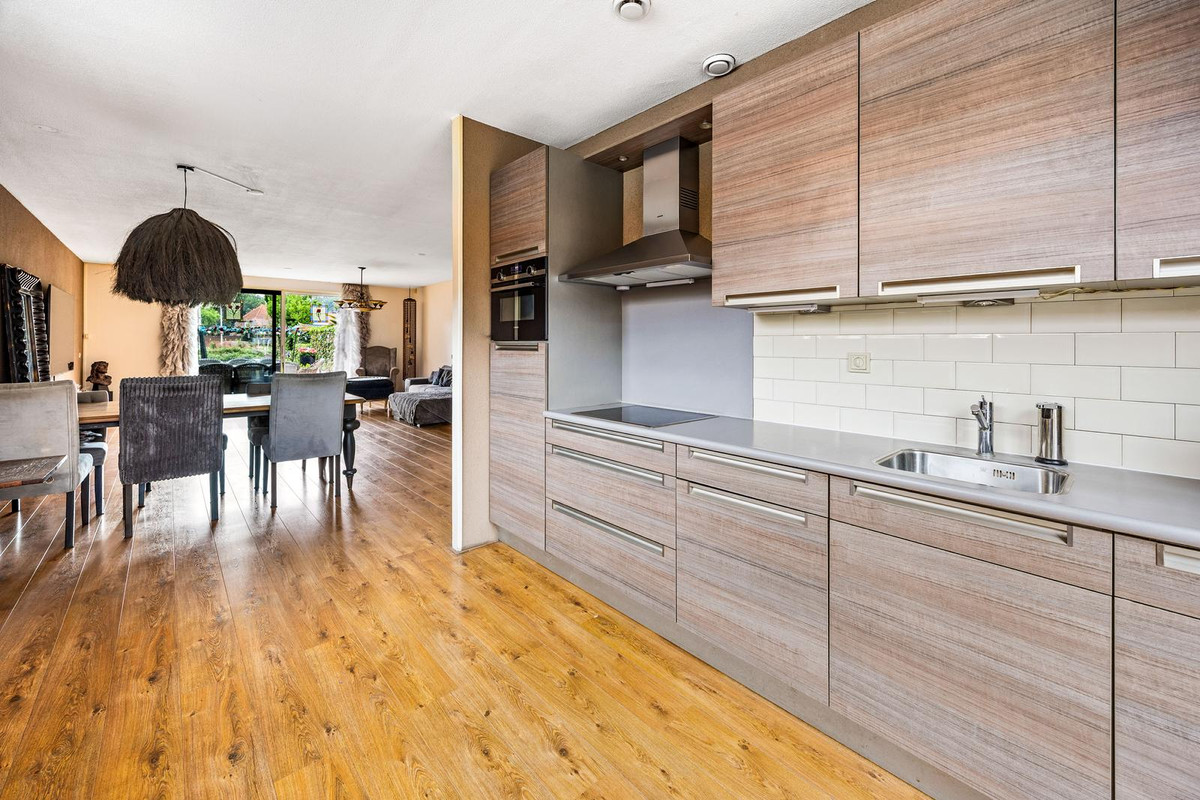 Hoekwoning te koop: Van Veendijk 26, 'S-Gravenhage