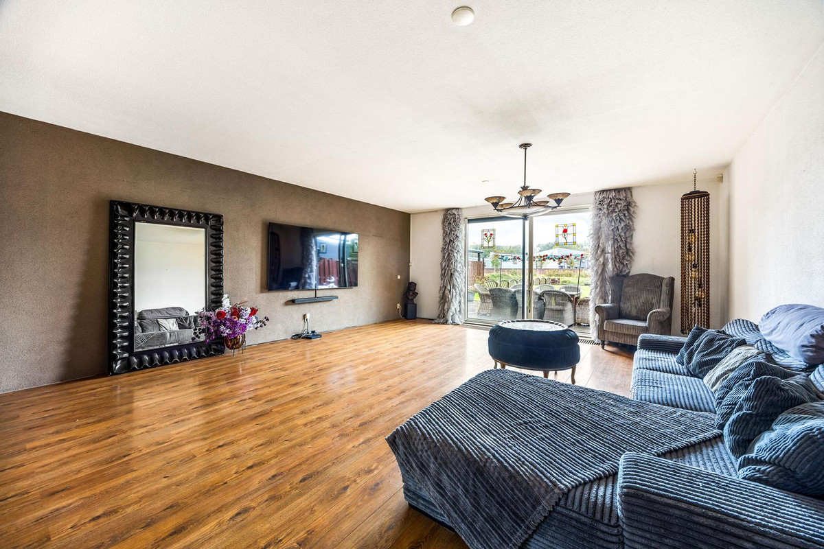 Hoekwoning te koop: Van Veendijk 26, 'S-Gravenhage